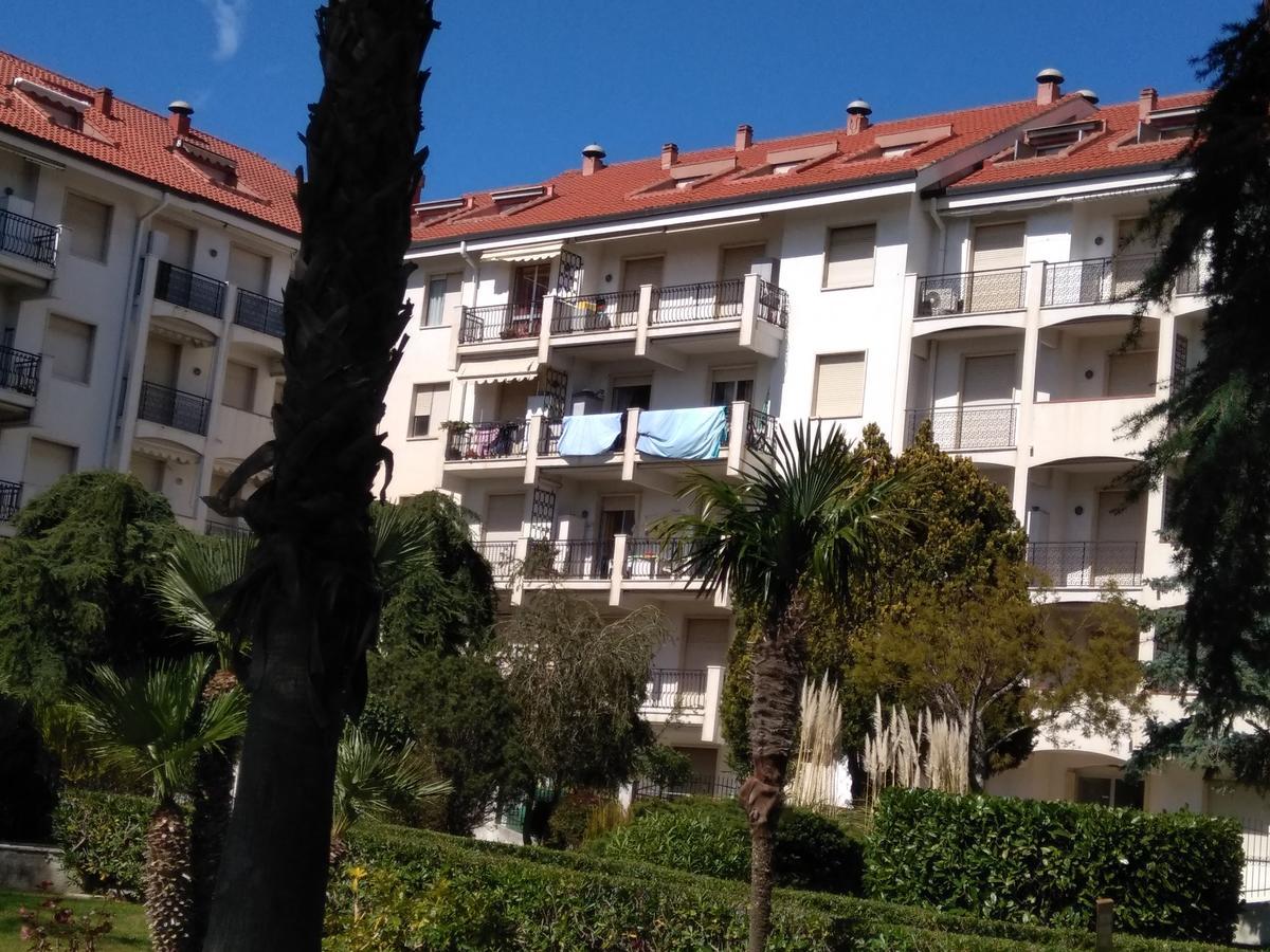 Condominio Ariazzurra S. Bart. San Bartolomeo Al Mare Exterior photo